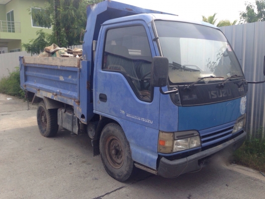 รถอีซูซู 4 ล้อรั้ว NKR 100 แรงม้า. ปี 47    สนใจติดต่อ  081 - 6079515