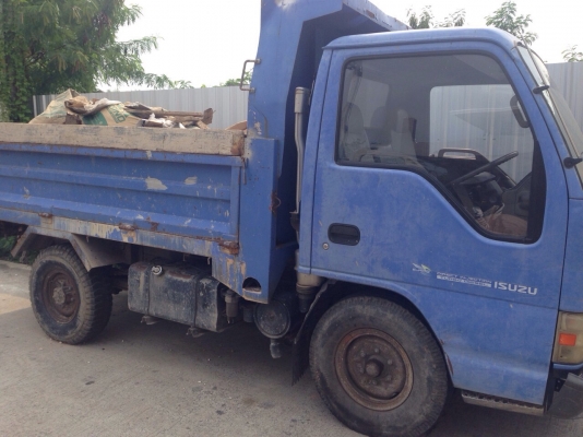 รถอีซูซู 4 ล้อรั้ว NKR 100 แรงม้า. ปี 47    สนใจติดต่อ  081 - 6079515