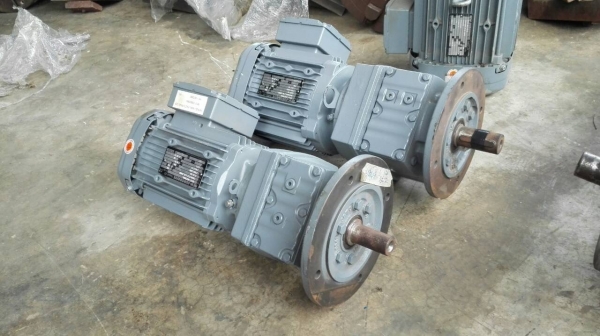 ====== Sold Out!! ====== มอเตอร์เกียร์หน้าแปลน SEW Eurodrive 1.5 HP. 380V.. อัตราทด 1:30 ของใหม่แกะลัง!! 089-2499-123 นครปฐม