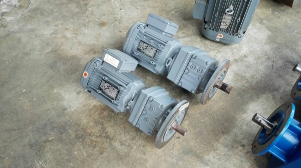 ====== Sold Out!! ====== มอเตอร์เกียร์หน้าแปลน SEW Eurodrive 1 HP. 380V. อัตราทด 1:29 ของใหม่แกะลัง!! 089-2499-123 นครปฐม