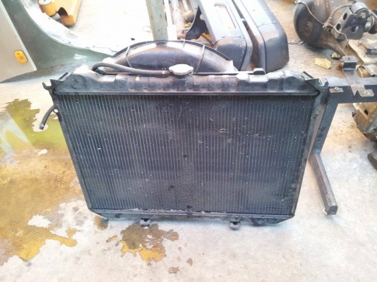 หม้อน้ำ Terrano I ดีเซล หลอดทองแดง พร้อมบังลมสภาพสวย