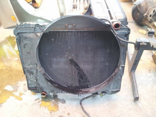 หม้อน้ำ Terrano I ดีเซล หลอดทองแดง พร้อมบังลมสภาพสวย