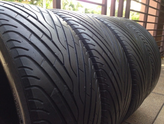 ยาง 265 40 22 ปลายปี13 พร้อมใช้งาน ไม่มีปะ ราคาไม่แพง