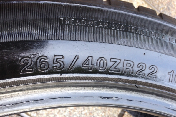 ยาง 265 40 22 ปลายปี13 พร้อมใช้งาน ไม่มีปะ ราคาไม่แพง