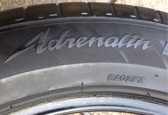 ยาง Bridgestone Adrenalin RE002 205 55 16 สิ้นปี11 พร้อมใช้งาน ไม่มีปะ