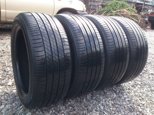 ขายยาง มิชลิน 225/50R17 ยางสัปดาห์ที่35ปี13  ดอกยางหนาเท่ากันไม่แตกลายไม่ร้าวไม่กินข้างสวยมาก จำนวน 1 ชุด 4200