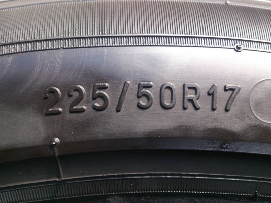 ขายยาง มิชลิน 225/50R17 ยางสัปดาห์ที่35ปี13 ดอกยางหนาเท่ากันไม่แตกลายไม่ร้าวไม่กินข้างสวยมาก จำนวน 1 ชุด 4200 ขายยาง มิชลิน 225/50R17 ยางสัปดาห์ที่35ปี13 ดอกยางหนาเท่ากันไม่แตกลายไม่ร้าวไม่กินข้างสวยมาก จำนวน 1 ชุด 4200