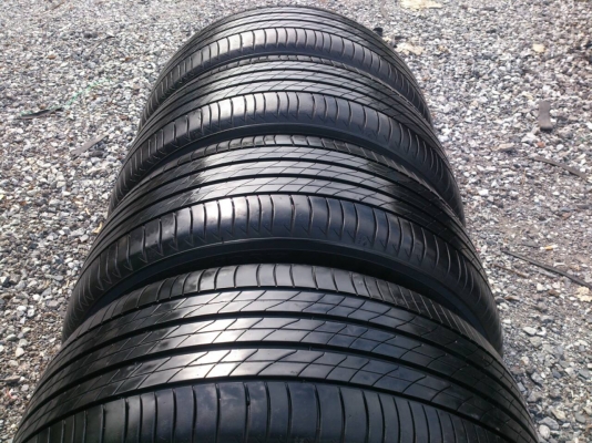 ขายยาง มิชลิน 225/50R17 ยางสัปดาห์ที่35ปี13 ดอกยางหนาเท่ากันไม่แตกลายไม่ร้าวไม่กินข้างสวยมาก จำนวน 1 ชุด 4200 ขายยาง มิชลิน 225/50R17 ยางสัปดาห์ที่35ปี13 ดอกยางหนาเท่ากันไม่แตกลายไม่ร้าวไม่กินข้างสวยมาก จำนวน 1 ชุด 4200