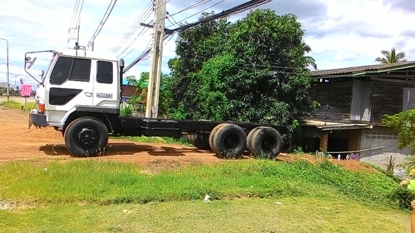 สิบล้อ ไอ้หลงเทอร์โบ MITSUBISHI หัว คัสซี ระหัสคัสซี TF เครื่อง 220 แรง