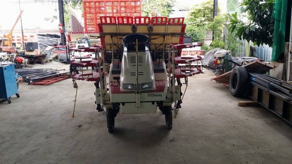 นำเข้าจากญี่ปุ่น รถปลูกข้าวนั่งขับ YANMAR รุ่น RR550  ดำนา 5 แถว  พร้อมกล่องหยอดปุ๋ยด้านท้าย  เก่าญี่ปุ่น