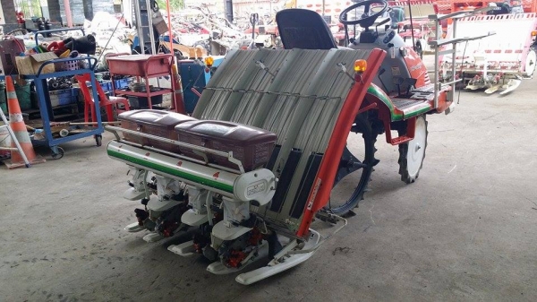 นำเข้าจากญี่ปุ่น รถปลูกข้าวนั่งขับ HINOMOTO รุ่น HP-A45  ดำนา 4 แถว  พร้อมกล่องหยอดปุ๋ยด้านท้าย  เก่าญี่ปุ่น