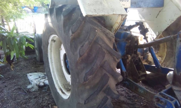 ขายรถไถ FORD สภาพพร้อมใช้งาน สนใจโทร 090-8588220คุณนะ 093-3258446คุณบิว หรือเข้าดูสินค้าอื่นๆได้ที่ www.truck.in.th/498 หรือเพจFacebook ณรงค์ ซื้อขายรถมือสอง (เว็บไซต์ส่วนตัว) หรือFacebook ตลาดรถมือสอง คุณนะ