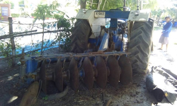 ขายรถไถ FORD สภาพพร้อมใช้งาน สนใจโทร 090-8588220คุณนะ 093-3258446คุณบิว หรือเข้าดูสินค้าอื่นๆได้ที่ www.truck.in.th/498 หรือเพจFacebook ณรงค์ ซื้อขายรถมือสอง (เว็บไซต์ส่วนตัว) หรือFacebook ตลาดรถมือสอง คุณนะ