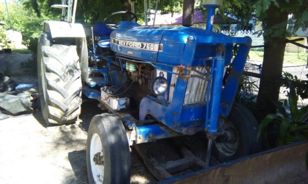 ขายรถไถ FORD สภาพพร้อมใช้งาน สนใจโทร 090-8588220คุณนะ 093-3258446คุณบิว หรือเข้าดูสินค้าอื่นๆได้ที่ www.truck.in.th/498 หรือเพจFacebook ณรงค์ ซื้อขายรถมือสอง (เว็บไซต์ส่วนตัว) หรือFacebook ตลาดรถมือสอง คุณนะ