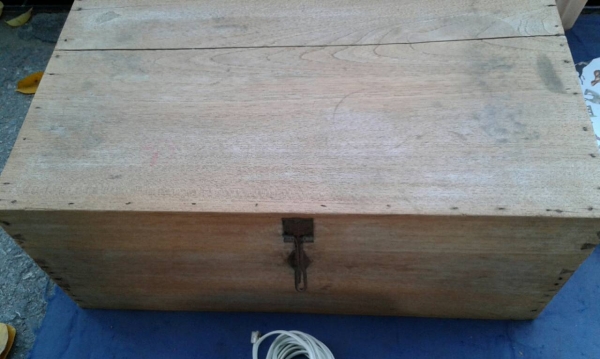 หีบไม้สักรุ่นเก่า