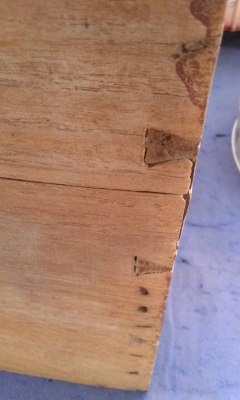 หีบไม้สักรุ่นเก่า