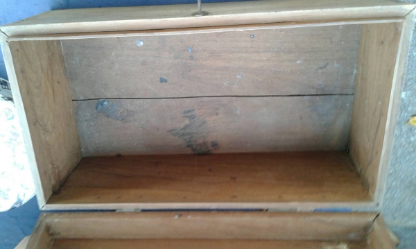 หีบไม้สักรุ่นเก่า