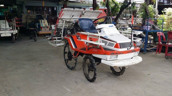 นำเข้าจากญี่ปุ่น รถดำนานั่งขับ KUBOTA รุ่น S1-400R (NODA) เก่าญี่ปุ่น พร้อมกล่องหยอดปุ๋ยด้านท้าย ดำนา 4 แถว สภาพสวย