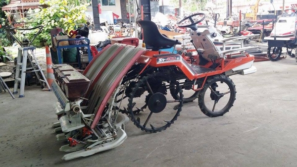 นำเข้าจากญี่ปุ่น รถดำนานั่งขับ KUBOTA รุ่น S1-400R (NODA) เก่าญี่ปุ่น พร้อมกล่องหยอดปุ๋ยด้านท้าย ดำนา 4 แถว สภาพสวย