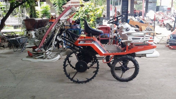 นำเข้าจากญี่ปุ่น รถดำนานั่งขับ KUBOTA รุ่น S1-400R (NODA) เก่าญี่ปุ่น พร้อมกล่องหยอดปุ๋ยด้านท้าย ดำนา 4 แถว สภาพสวย