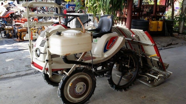 นำเข้าจากญี่ปุ่น รถดำนานั่งขับ MITSUBISHI  รุ่น MPR4H เก่าญี่ปุ่น  ดำนา 4 แถว พร้อมกล่องหยอดปุ๋ยน้ำด้านข้าง สภาพสวย