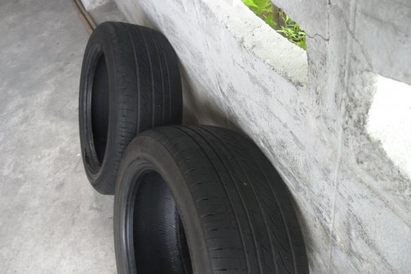 ยาง BRIDGESTONE 225/50R17ปี12 สวยๆ 1 คู่ ราคา 1600 บาท