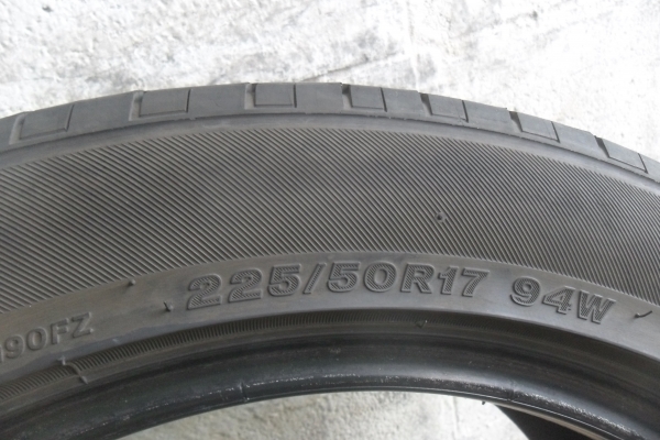 ยาง BRIDGESTONE 225/50R17ปี12 สวยๆ 1 คู่ ราคา 1600 บาท