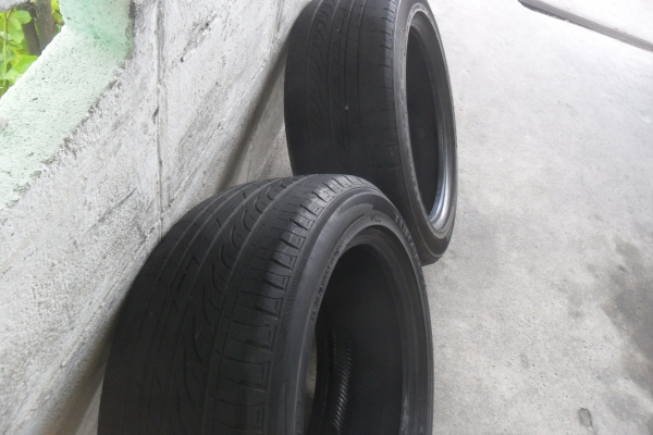 ยาง BRIDGESTONE 225/50R17ปี12 สวยๆ 1 คู่ ราคา 1600 บาท