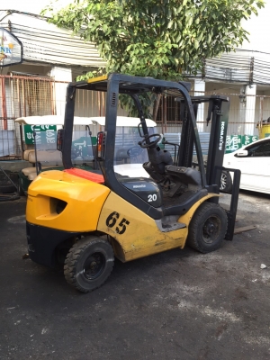 ขายรถยกโฟร์คลิฟท์ยี่ห้อKOMAT'SU 2 ตัน เครื่องยนต์เบนซิล เสาสูง 3 เมตร