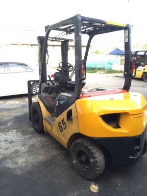 ขายรถยกโฟร์คลิฟท์ยี่ห้อKOMAT'SU 2 ตัน เครื่องยนต์เบนซิล เสาสูง 3 เมตร ขายรถยกโฟร์คลิฟท์ยี่ห้อKOMAT'SU 2 ตัน เครื่องยนต์เบนซิล เสาสูง 3 เมตร