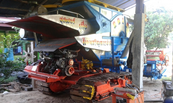 แบ่งจ่่าย 2 งวดได้ครับ ขายรถเกี่ยวไทยเจริญการช่างเครื่องยนต์ hino j2 เทอร์โบ 260  hp  ตัวเดิน pc 200 โซ่ d2  45 ข้อ ปั้มไดกิ้นเบอร์ 22 รถทำใหม่หลายรายการครับ