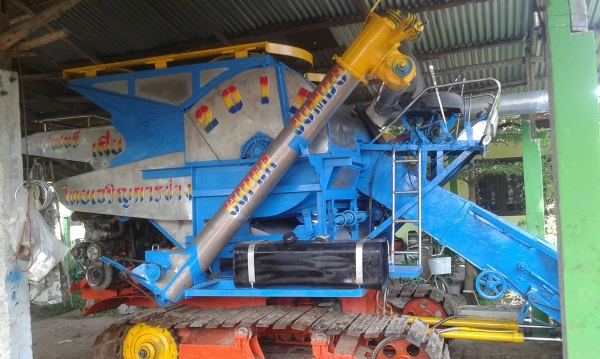 แบ่งจ่่าย 2 งวดได้ครับ ขายรถเกี่ยวไทยเจริญการช่างเครื่องยนต์ hino j2 เทอร์โบ 260  hp  ตัวเดิน pc 200 โซ่ d2  45 ข้อ ปั้มไดกิ้นเบอร์ 22 รถทำใหม่หลายรายการครับ