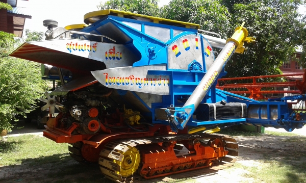 แบ่งจ่่าย 2 งวดได้ครับ ขายรถเกี่ยวไทยเจริญการช่างเครื่องยนต์ hino j2 เทอร์โบ 260  hp  ตัวเดิน pc 200 โซ่ d2  45 ข้อ ปั้มไดกิ้นเบอร์ 22 รถทำใหม่หลายรายการครับ