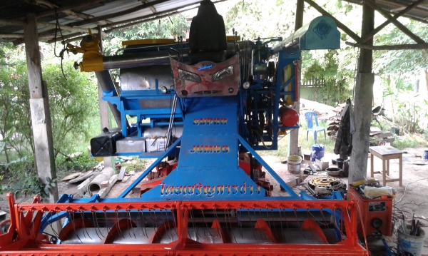 แบ่งจ่่าย 2 งวดได้ครับ ขายรถเกี่ยวไทยเจริญการช่างเครื่องยนต์ hino j2 เทอร์โบ 260  hp  ตัวเดิน pc 200 โซ่ d2  45 ข้อ ปั้มไดกิ้นเบอร์ 22 รถทำใหม่หลายรายการครับ