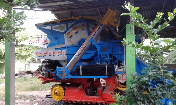 แบ่งจ่่าย 2 งวดได้ครับ ขายรถเกี่ยวไทยเจริญการช่างเครื่องยนต์ hino j2 เทอร์โบ 260  hp  ตัวเดิน pc 200 โซ่ d2  45 ข้อ ปั้มไดกิ้นเบอร์ 22 รถทำใหม่หลายรายการครับ