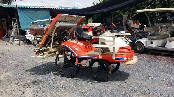 นำเข้าจากญี่ปุ่น รถดำนานั่งขับ KUBOTA  รุ่น SPA4 (3) ดำนา 4 แถว  พร้อมกล่องหยอดปุ๋ยด้านท้าย  เก่าญี่ปุ่น