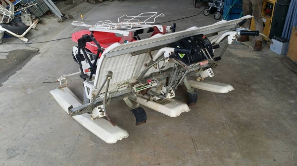 นำเข้าจากญี่ปุ่น รถดำนาเดินตาม  MITSUBISHI  รุ่น MP460 (2)  เก่าญี่ปุ่น  ดำนา 4 แถว  ขนาดกระทัดรัด สภาพสวย