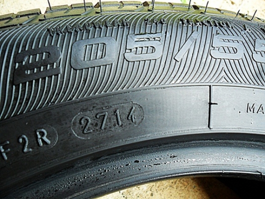 ยางขอบ16 กู๊ดเยียร์205-55-R16 ปี14 (4เส้น1,900บ) ยางขอบ16 กู๊ดเยียร์205-55-R16 ปี14 (4เส้น1,900บ)