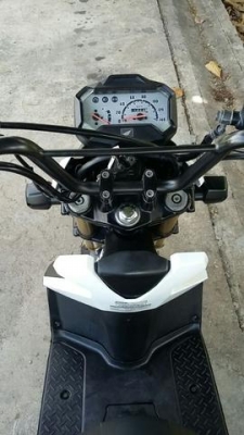 ขาย Honda zoomer -x ปี 56 เดิมๆ - เครื่องเดิมๆ ปกติ เฟืองท้ายไม่มีหอน  ท่อไม่มีควันแน่นอน สตาร์ทมือ  สตาร์ทเท้าปกติ ลัอแม็กดำ - ชุดสีเดิมๆ ทะเบียนไม่ขาดต่อ ชุดโอนครับ - รถอยุ่ ถนนสรงประภา แขวงสีกัน  เขตดอนเมือง กรุงเทพฯ - จัดส่งได้คับ ตามใบเสร็จที่ส่งคับ