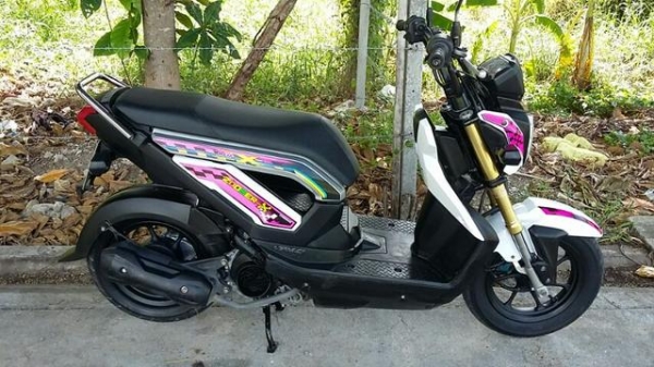 ขาย Honda zoomer -x ปี 56 เดิมๆ - เครื่องเดิมๆ ปกติ เฟืองท้ายไม่มีหอน  ท่อไม่มีควันแน่นอน สตาร์ทมือ  สตาร์ทเท้าปกติ ลัอแม็กดำ - ชุดสีเดิมๆ ทะเบียนไม่ขาดต่อ ชุดโอนครับ - รถอยุ่ ถนนสรงประภา แขวงสีกัน  เขตดอนเมือง กรุงเทพฯ - จัดส่งได้คับ ตามใบเสร็จที่ส่งคับ