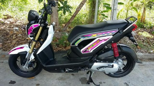 ขาย Honda zoomer -x ปี 56 เดิมๆ - เครื่องเดิมๆ ปกติ เฟืองท้ายไม่มีหอน  ท่อไม่มีควันแน่นอน สตาร์ทมือ  สตาร์ทเท้าปกติ ลัอแม็กดำ - ชุดสีเดิมๆ ทะเบียนไม่ขาดต่อ ชุดโอนครับ - รถอยุ่ ถนนสรงประภา แขวงสีกัน  เขตดอนเมือง กรุงเทพฯ - จัดส่งได้คับ ตามใบเสร็จที่ส่งคับ