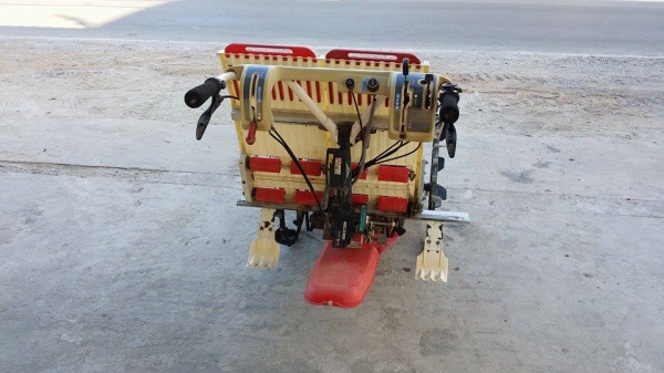 นำเข้าจากญี่ปุ่น รถดำนา YANMAR รุ่น AP200 เก่าญี่ปุ่น  ดำนา 2 แถว  ขนาดกระทัดรัด สภาพสวยมาก