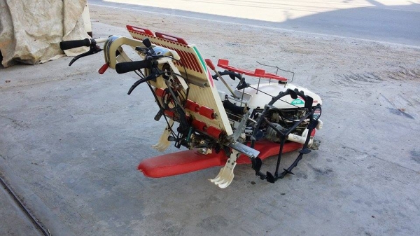 นำเข้าจากญี่ปุ่น รถดำนา YANMAR รุ่น AP200 เก่าญี่ปุ่น  ดำนา 2 แถว  ขนาดกระทัดรัด สภาพสวยมาก