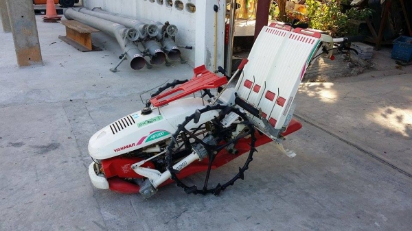นำเข้าจากญี่ปุ่น รถดำนา YANMAR รุ่น AP200 เก่าญี่ปุ่น  ดำนา 2 แถว  ขนาดกระทัดรัด สภาพสวยมาก