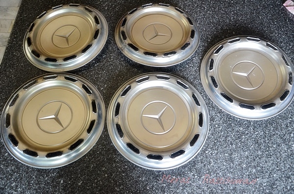 ฝาครอบล้อ benz 14 นิ้ว สภาพดีไม่มีครู๊ด 5 ฝา