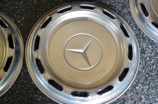 ฝาครอบล้อ benz 14 นิ้ว สภาพดีไม่มีครู๊ด 5 ฝา