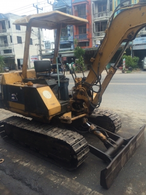 ขายด่วน  KOMATSU  PC  20-5