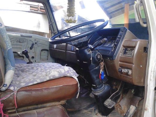 ขายรถบรรทุกหกล้อดัมพ์ Hino KM777 เครื่อง Wo4D-117 แรง กระบัดัม์ยาว 4 เมตร กว้าง 2.10 เมตร ทะเบียนพร้อม