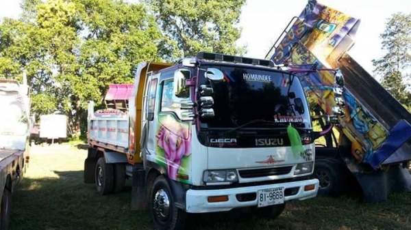 ขายดั้ม ISUZU DECA 195แรง พ.เพาเวอร์ เบรกทิฟฟี่ ภายในสวย แอร์เย็น เครื่องดีแคชซีสวย ยางดี สภาพพร้อมใช้งาน เอกสารพร้อมโอน สนใจโทร 090-8588220คุณนะ 093-3258446คุณบิว หรือเข้าดูสินค้าอื่นๆได้ที่ www.truck.in.th/498 หรือเพจFacebook ณรงค์ ซื้อขายรถมือสอง (เว็บ