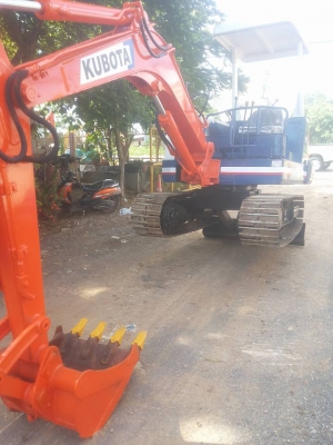 ขายรถขุดแบคโฮ KUBOTA KH-030   ขนาด Pc 30  เครื่องแน่น ปั๊มแรง ระบบไว มีลายหัวกระแทก  มีกระต่ายเต่า  แทรคเหล็ก รถเก่านอก มีเอกสารอินวอยครบ ราคา  240,000  ต่อรองได้ สนใจ 096-3268553  (ช่างเบนซ์) ID LINE 0963268553